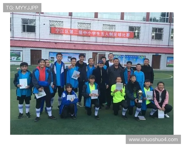 江汉区足球代表队凝聚青春力量奋勇拼搏展现城市体育风采 江汉区足球代表队凝聚青春力量奋勇拼搏展现城市体育风采