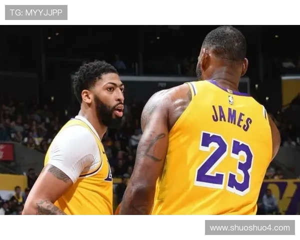 詹姆斯复出带队大胜，湖人击败勇士展现强大实力